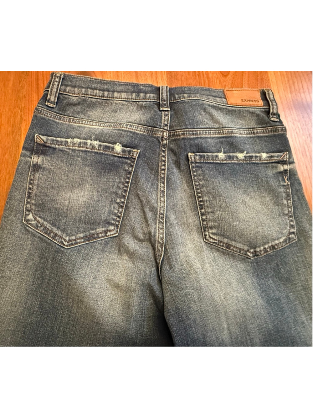 EXPRESS Blue Distressed High Rise Girlfriend Jeans Size 4 NWT - Picture 8 of 14
